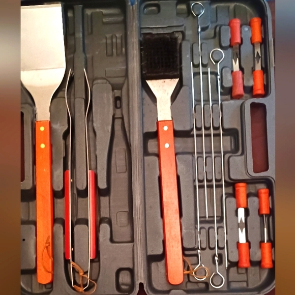 BBQ-PRO 16 piece BBQ tool set, with travel /storage case. (BRAND NEW) - Picture 1 of 8